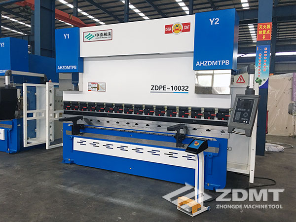 安徽中德機(jī)床股份有限公司等20家企業(yè)獲得“2016年度工業(yè)企業(yè)突出貢獻(xiàn)二十強(qiáng)”2