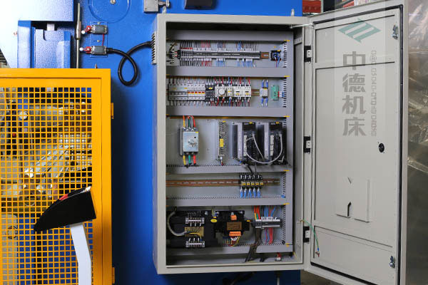 ZDPK-10032采用法國(guó)進(jìn)口施耐德元?dú)饧?，穩(wěn)定耐用壽命長(zhǎng)